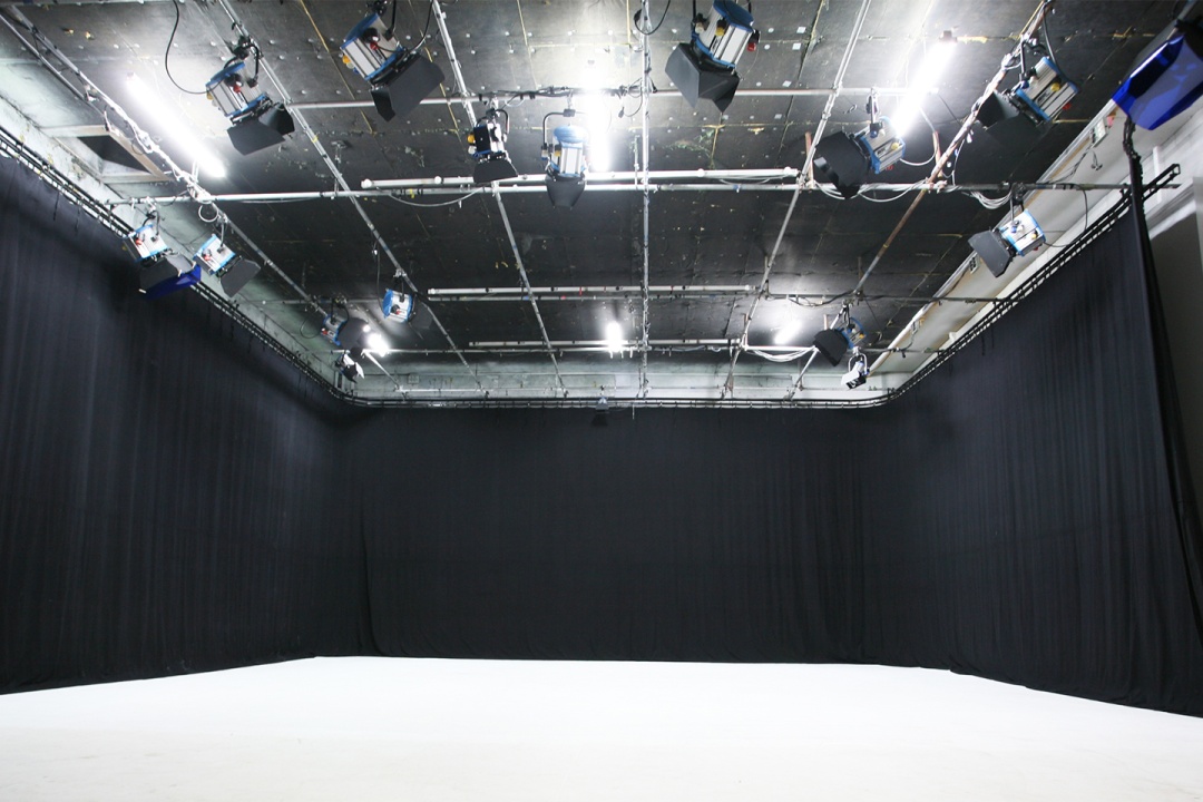 ic-studio23-studio-black Thumbnail